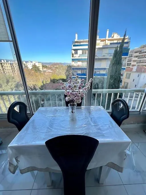 Apartment Studio 4 Couchages A 12 Min De La Plage A Pied Avec Wifi, Le Parking Est En Option Antibes