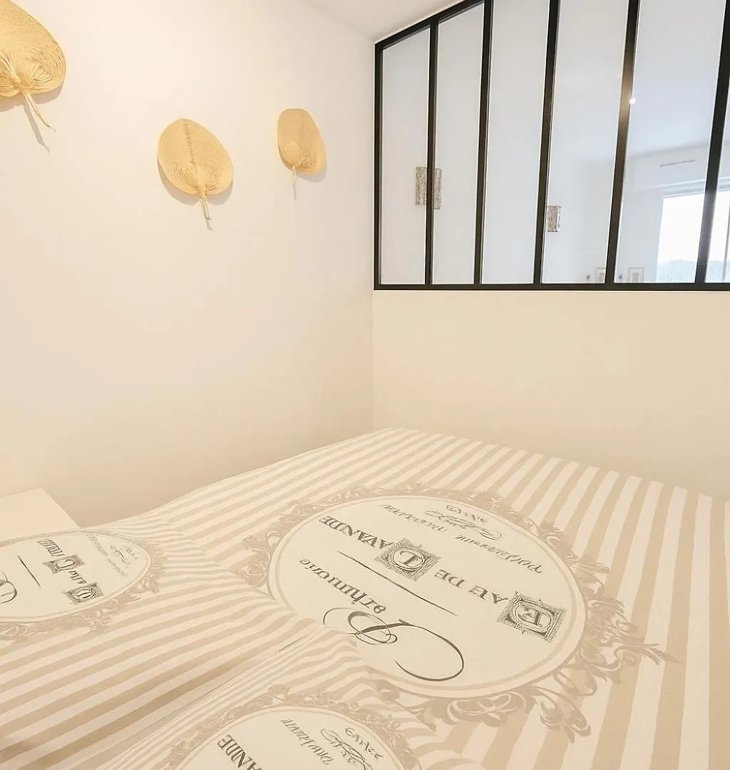 Studio 4 Couchages - A 12 Min De La Plage A Pied - Wifi Inclus - Parking Et Linge En Option Antibes 0*,  France