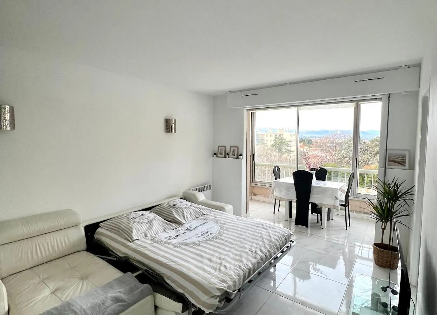 Studio 4 Couchages A 12 Min De La Plage A Pied Avec Wifi, Le Parking Est En Option Antibes France